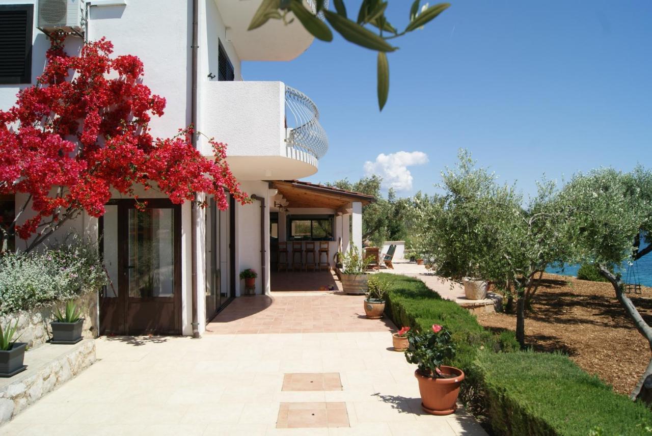 Apartments By The Sea Zavala, Hvar - 553 ييلسا المظهر الخارجي الصورة